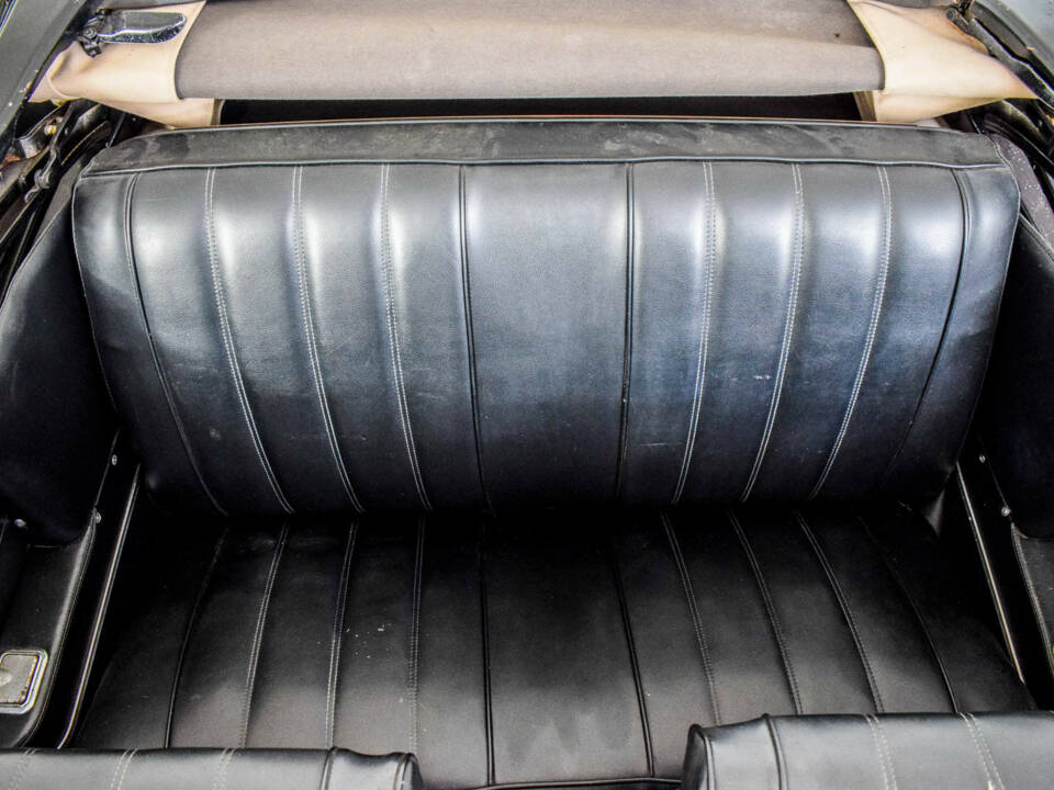 Image 26/50 of Chevrolet Corvair Monza Convertible (1966)