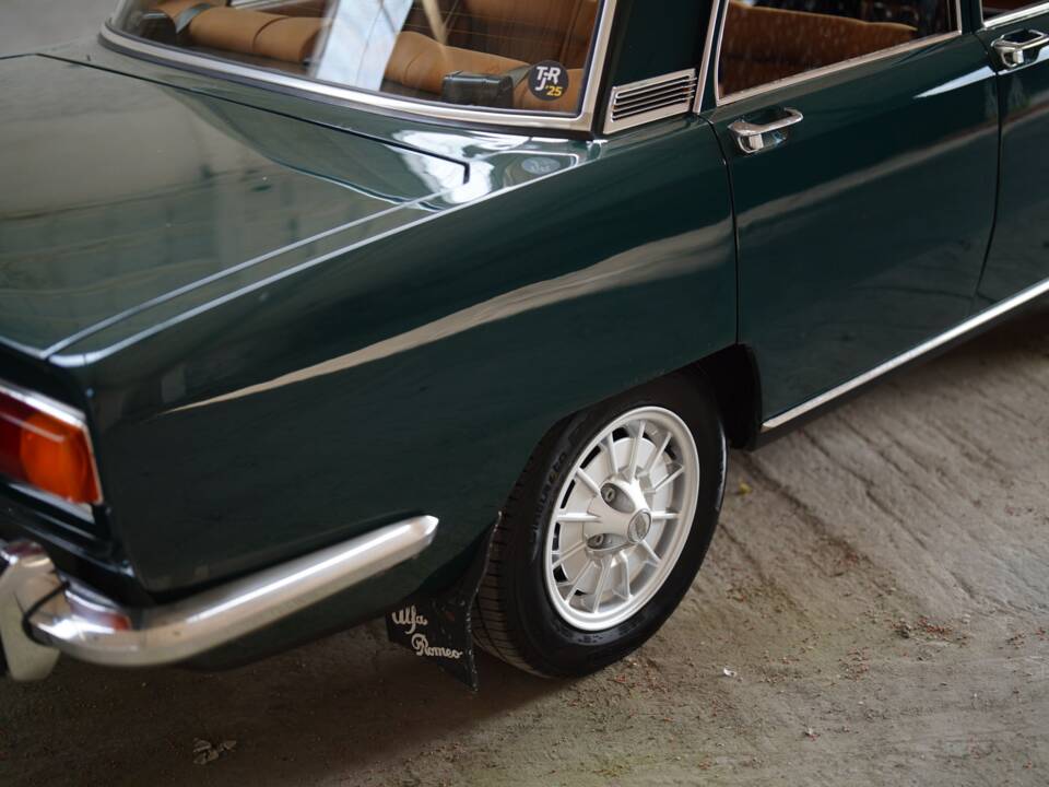 Image 71/83 of Alfa Romeo 1750 Berlina (1970)
