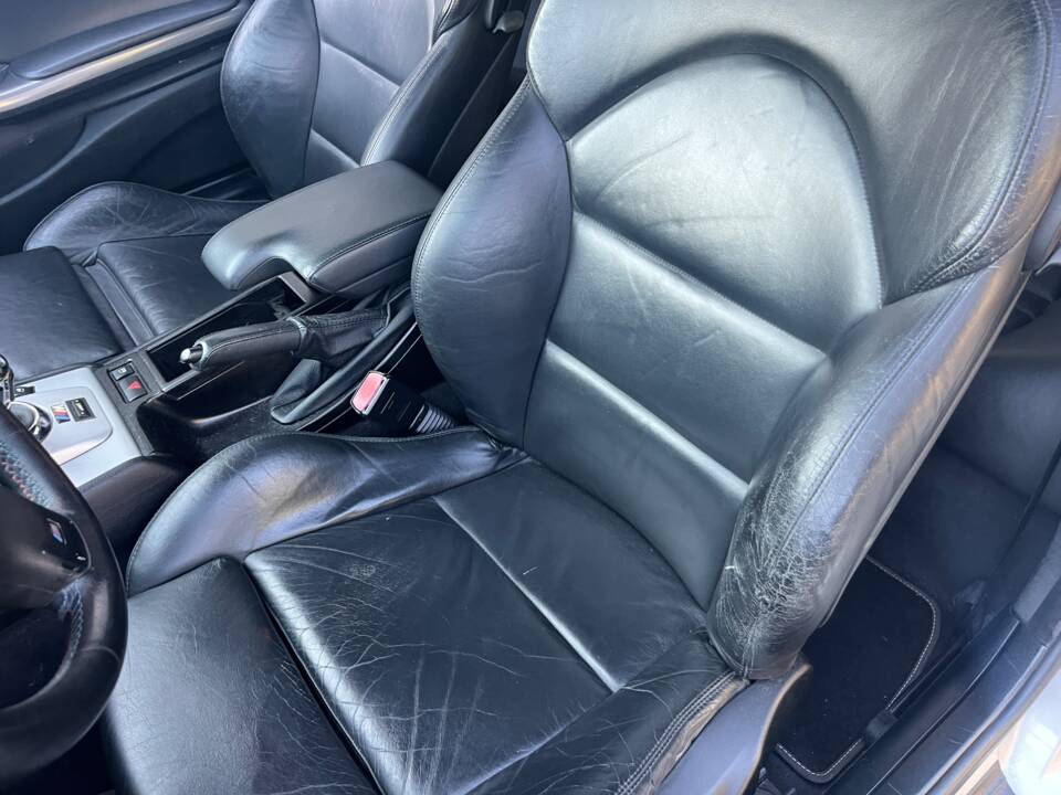 Image 14/18 of BMW M3 (2002)