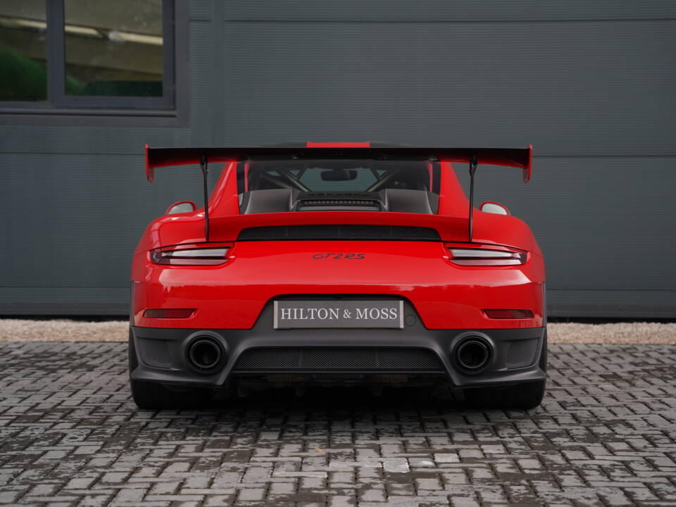 Image 8/50 of Porsche 911 GT2 RS Weissach (2018)