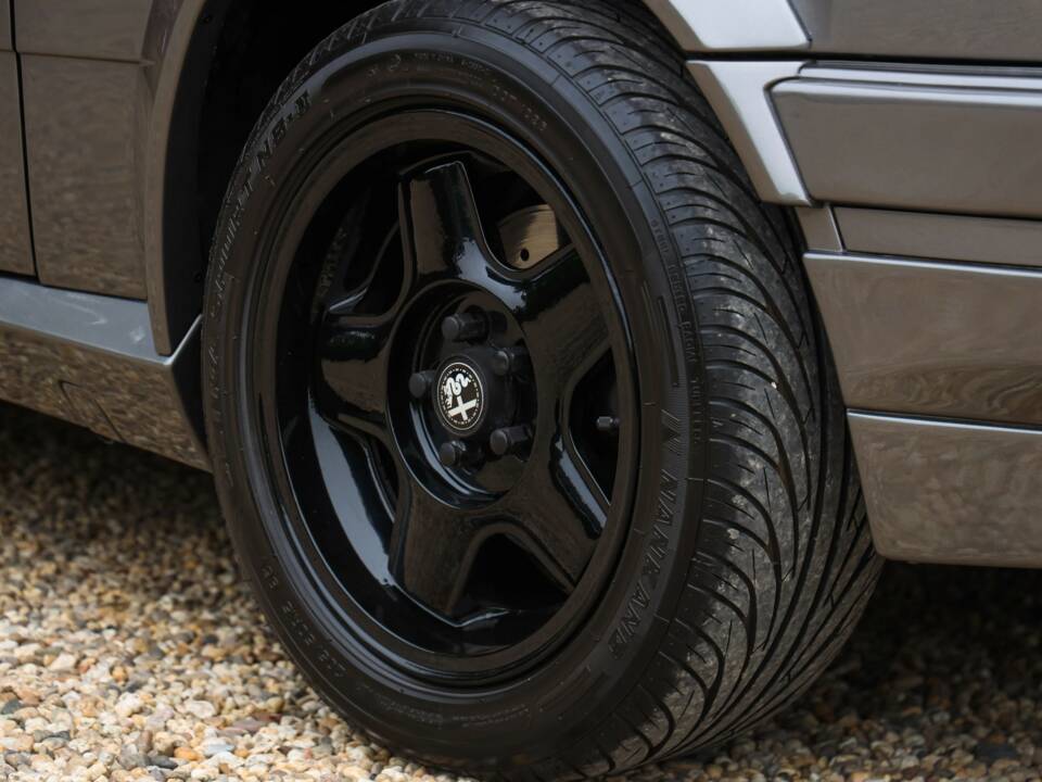 Image 36/50 of Alfa Romeo 75 3.0 V6 QV (1988)
