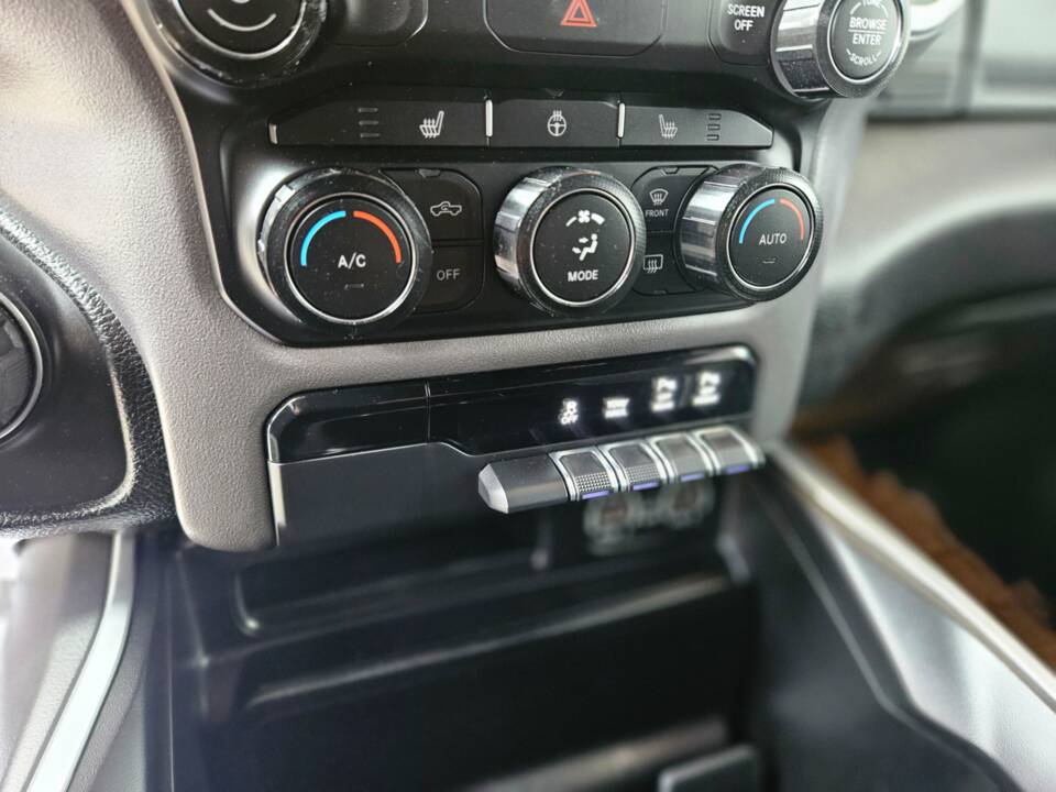 Image 35/62 of Dodge Ram 1500 (2020)