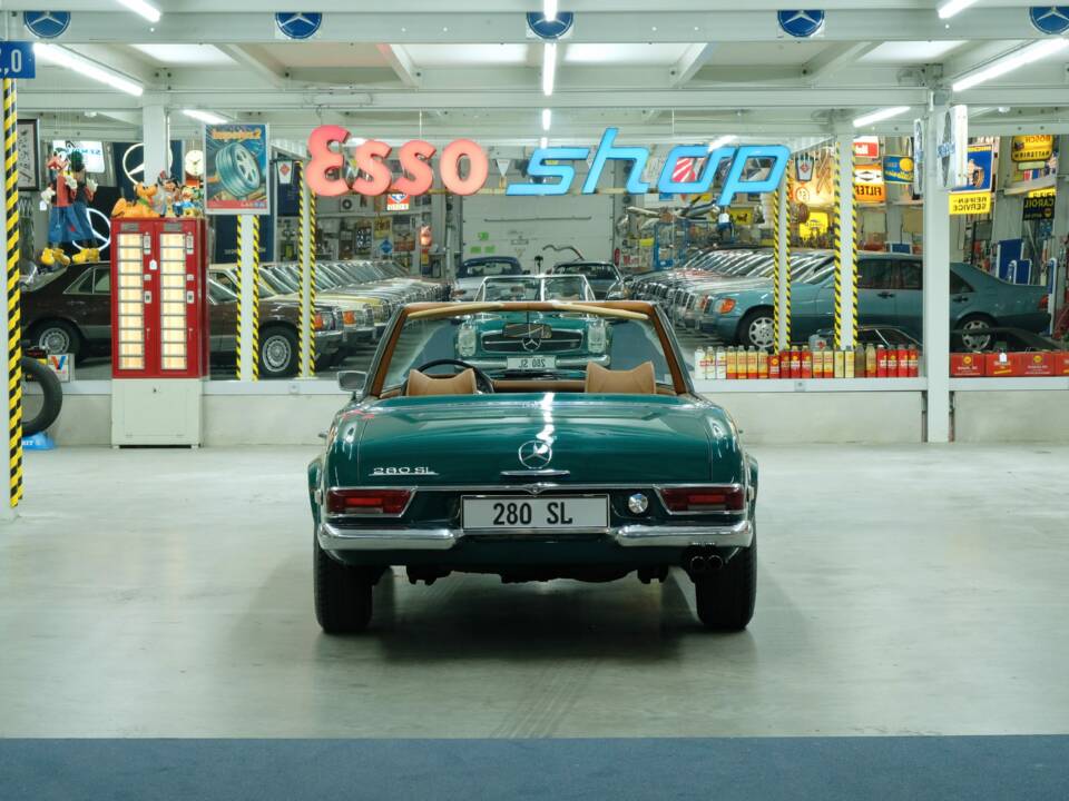 Image 10/50 de Mercedes-Benz 280 SL (1968)