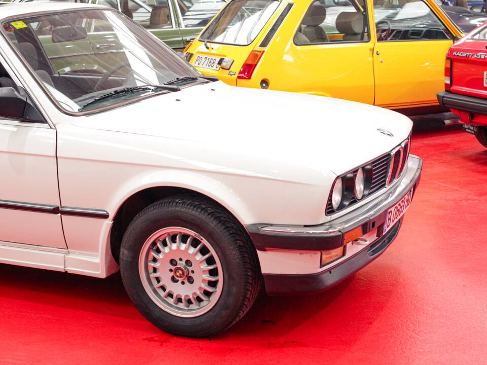 Image 31/38 of BMW 325i (1986)