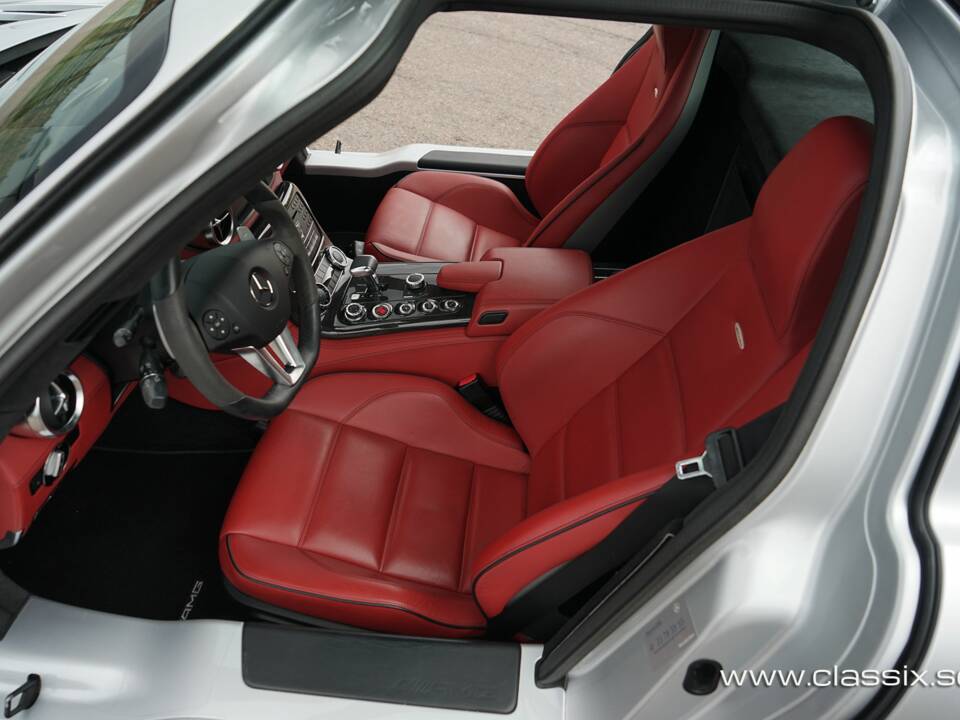 Image 22/26 de Mercedes-Benz SLS AMG (2011)