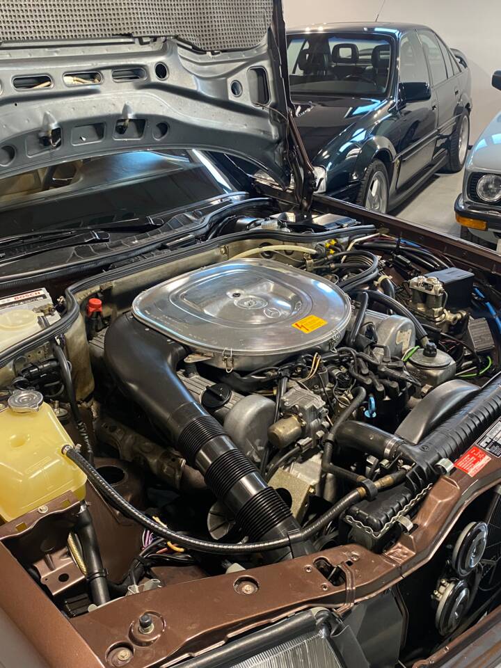 Image 31/63 of Mercedes-Benz 500 SEC (1984)