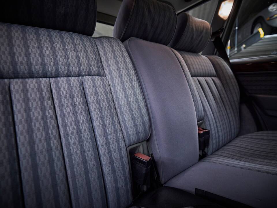Image 61/100 of Mercedes-Benz 230 TE (1990)