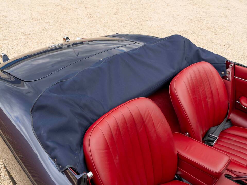 Image 20/27 of Jaguar Type E 4.2 (1965)