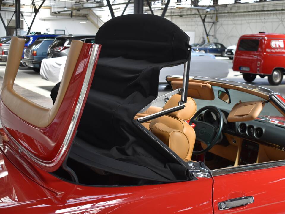 Image 12/94 of Mercedes-Benz 560 SL (1988)