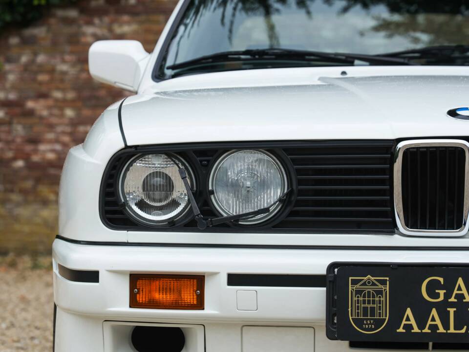 Image 32/50 of BMW M3 (1990)