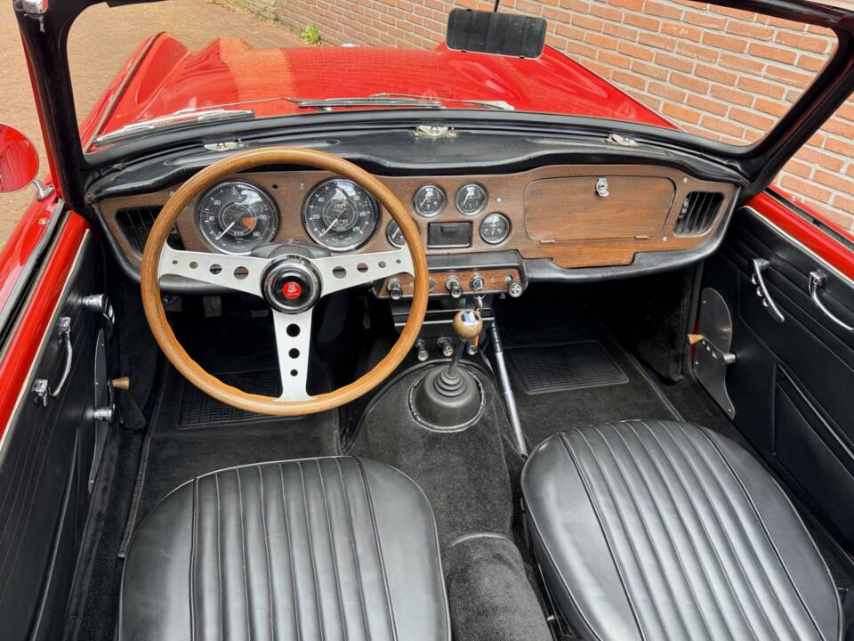 Immagine 2/50 di Triumph TR 4 (1961)
