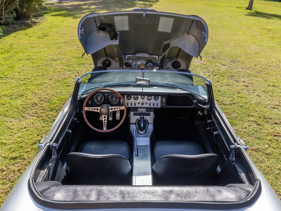 Bild 3/44 von Jaguar Type E 4.2 (1967)