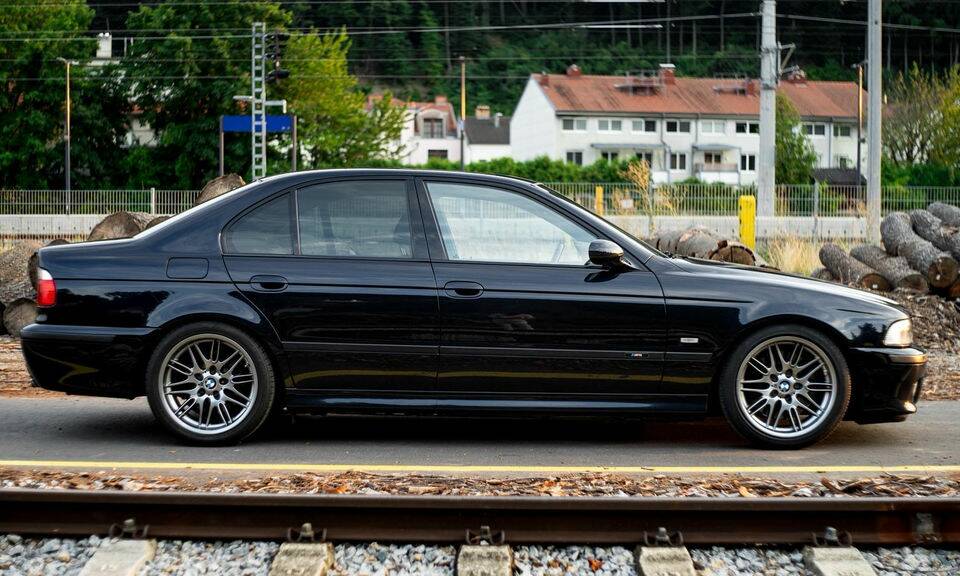 Image 7/8 of BMW M5 (2000)