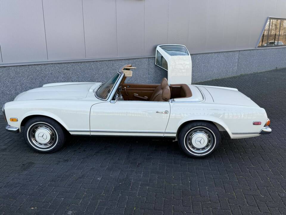 Image 12/48 of Mercedes-Benz 280 SL (1970)