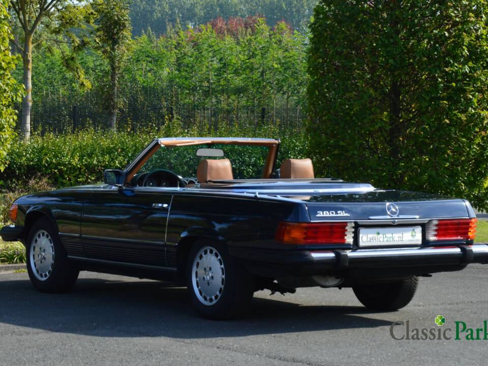 Image 3/50 de Mercedes-Benz 380 SL (1982)