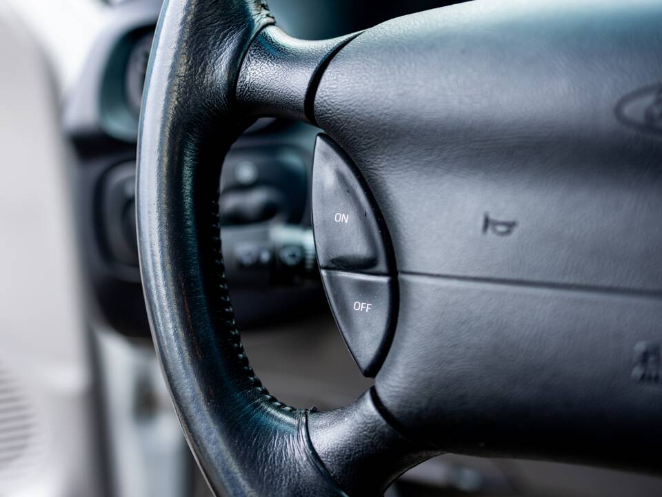 Image 38/50 of Ford F-150 SVT Lightning (2002)