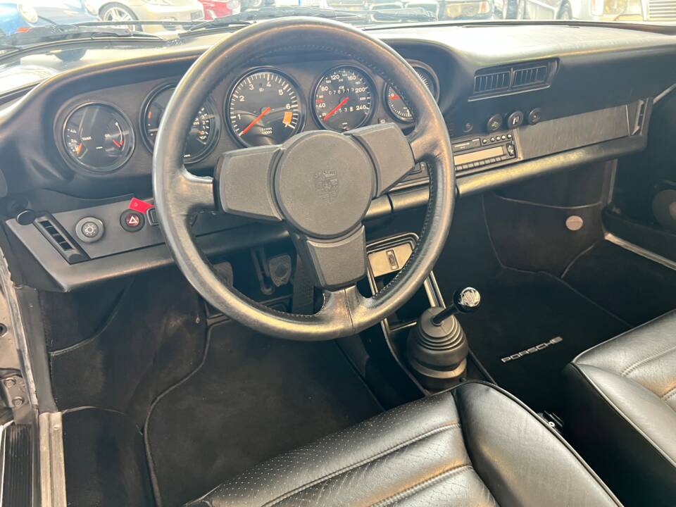 Image 16/71 de Porsche 911 SC 3.0 (1983)