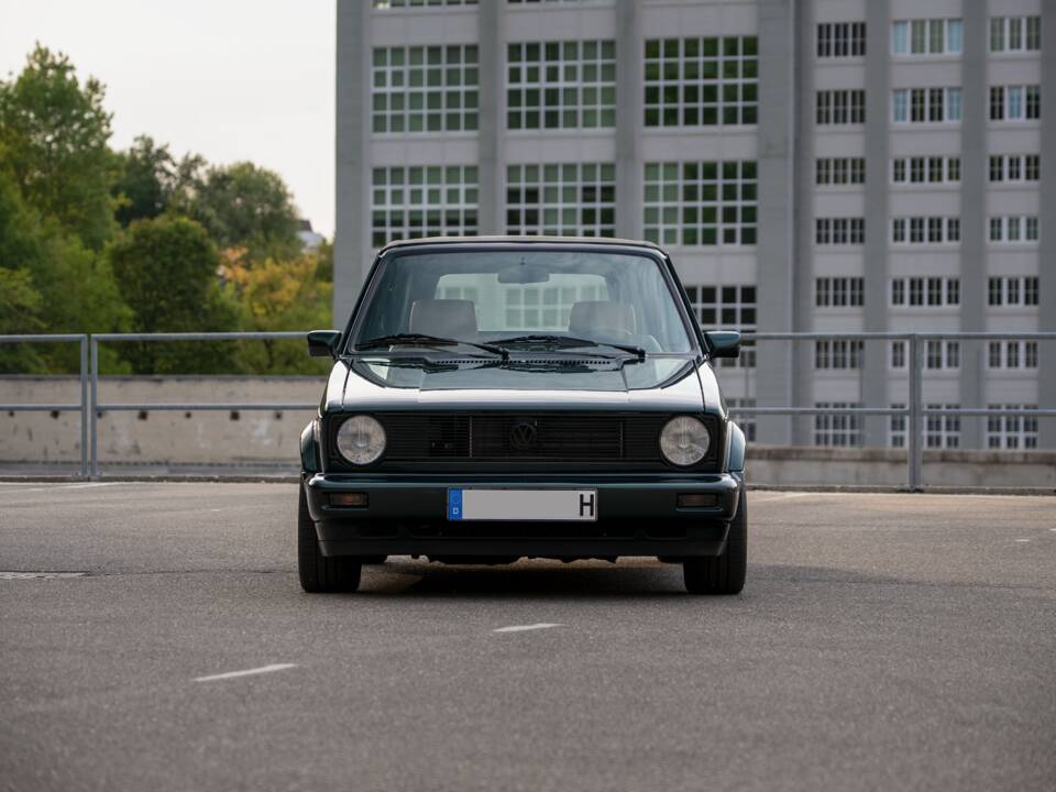 Bild 10/40 von Volkswagen Golf Mk I Convertible 1.8 (1991)