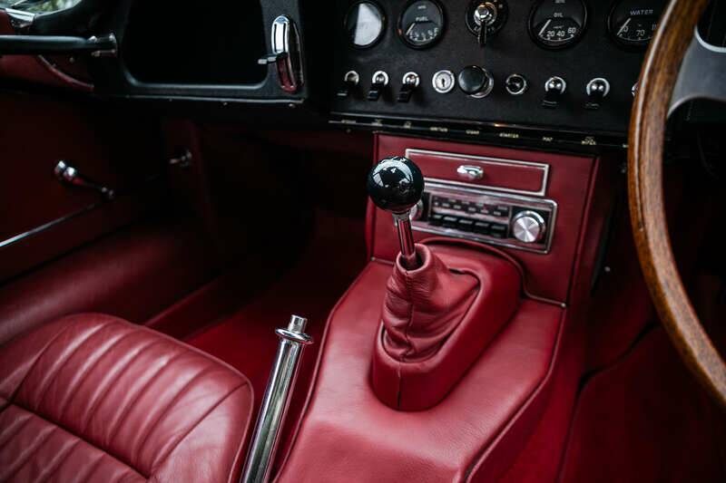 Image 11/39 de Jaguar Type E 4.2 (1966)