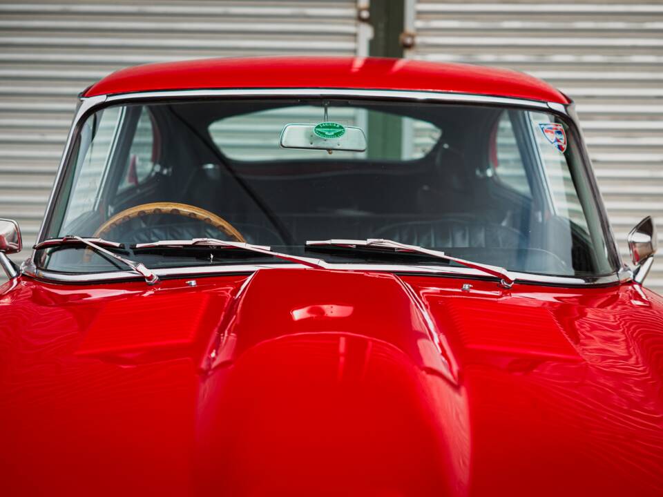 Image 18/46 of Jaguar E-Type (2+2) (1966)