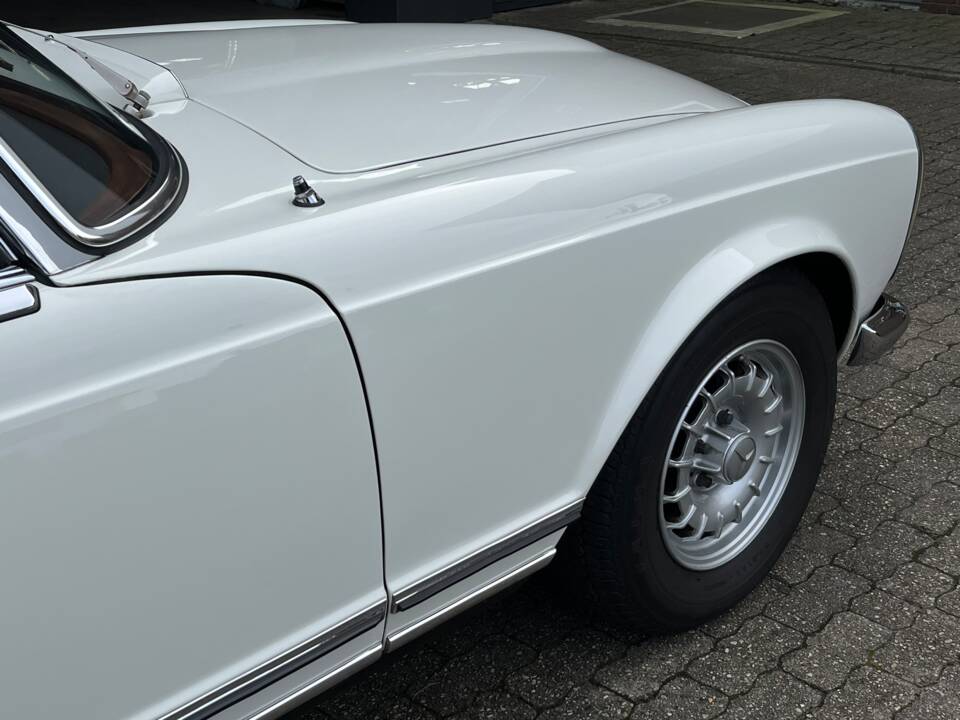 Image 93/100 of Mercedes-Benz 280 SL (1970)