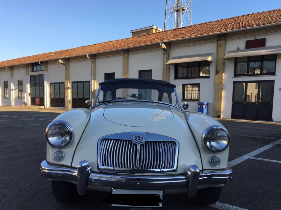Image 1/10 of MG MGA 1500 (1959)