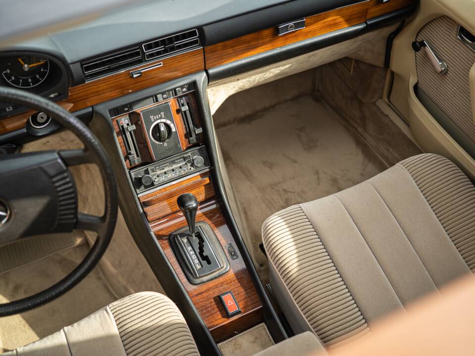 Image 33/81 of Mercedes-Benz 280 SE (1979)