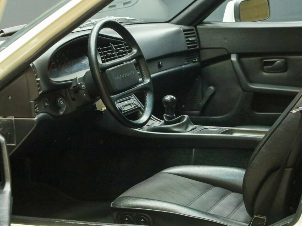 Obraz 38/50 pojazdu Porsche 944 (1986)