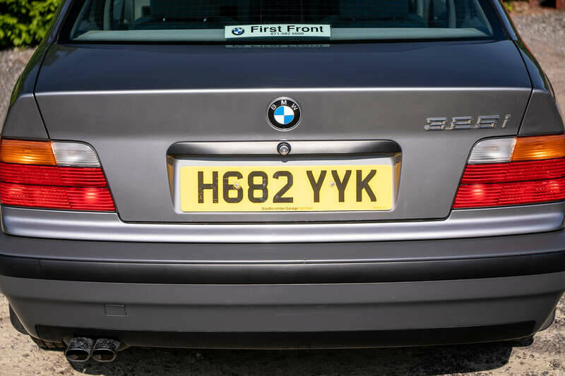 Image 12/50 of BMW 325i (1991)