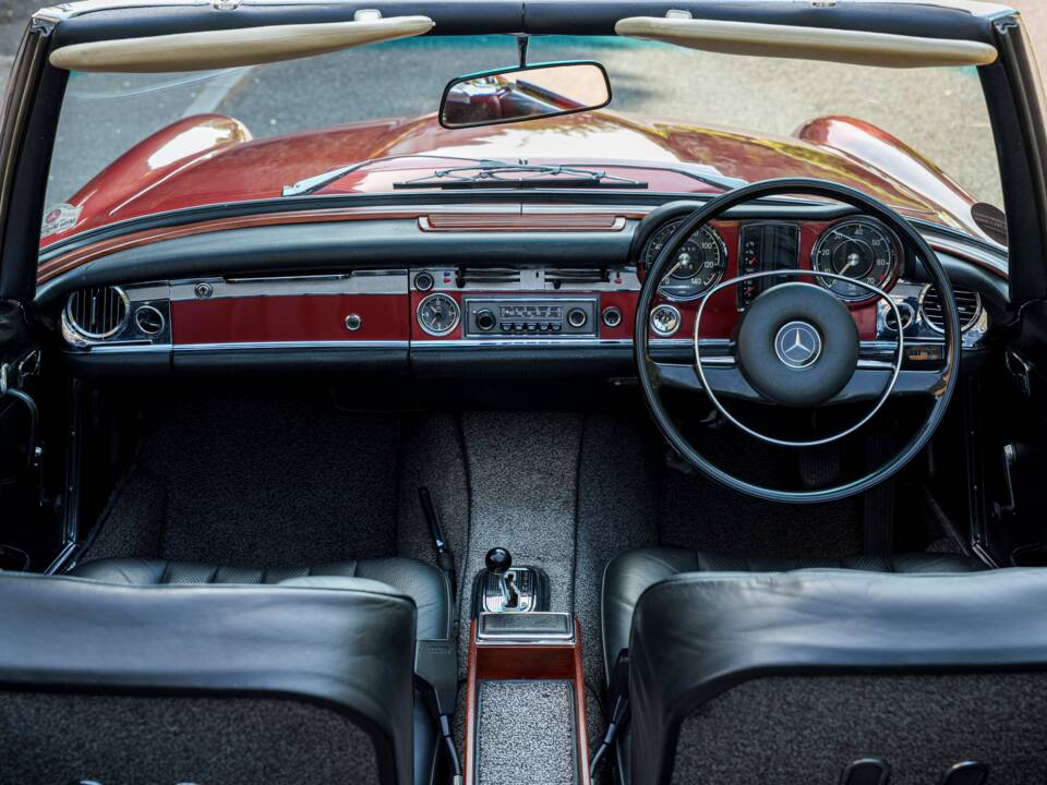 Image 21/33 of Mercedes-Benz 280 SL (1970)