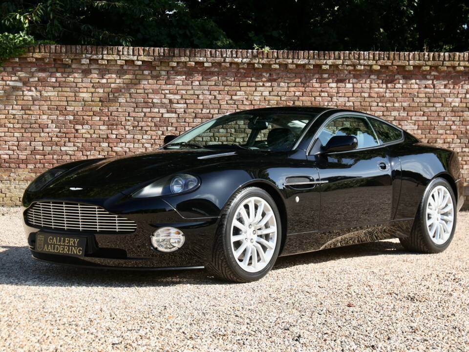 Afbeelding 15/50 van Aston Martin V12 Vanquish (2002)