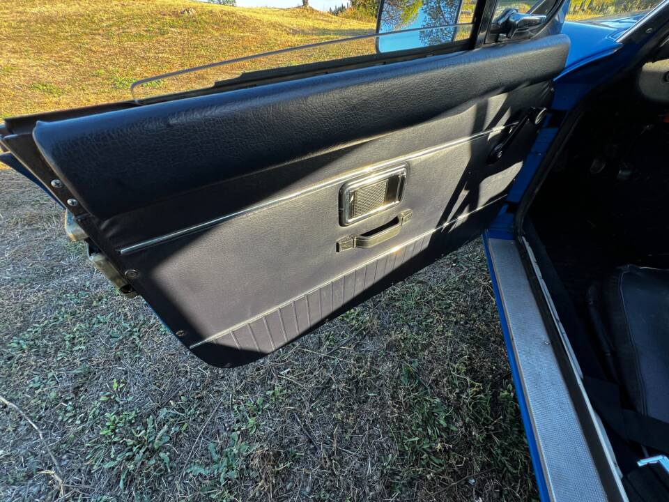 Image 34/50 of MG MGB GT (1972)