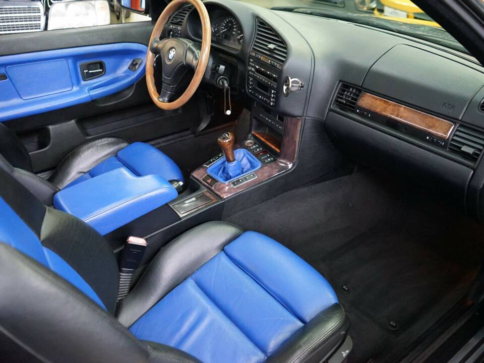 Image 19/36 of BMW 318i (1999)
