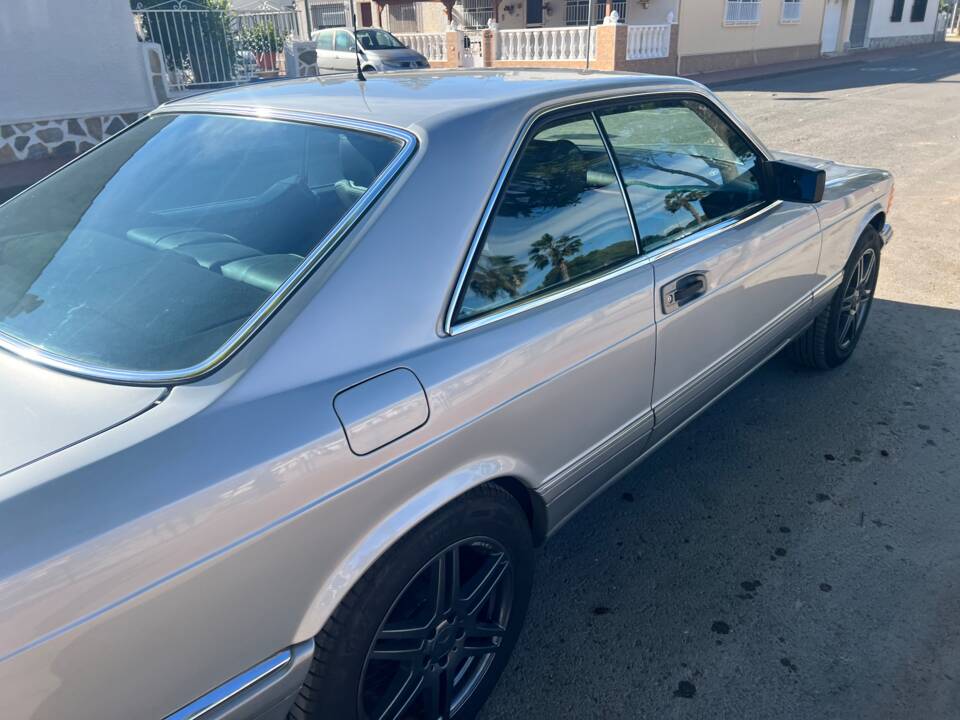 Image 54/77 of Mercedes-Benz 380 SEC (1982)