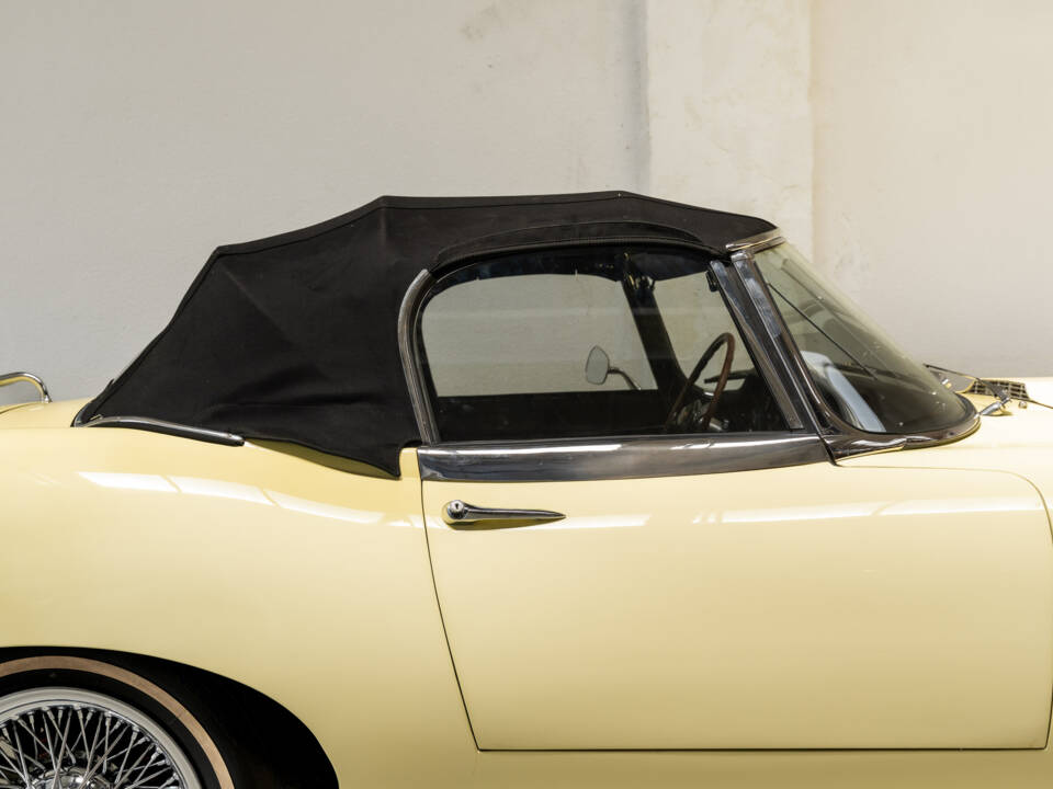 Immagine 22/32 di Jaguar E-Type (1969)