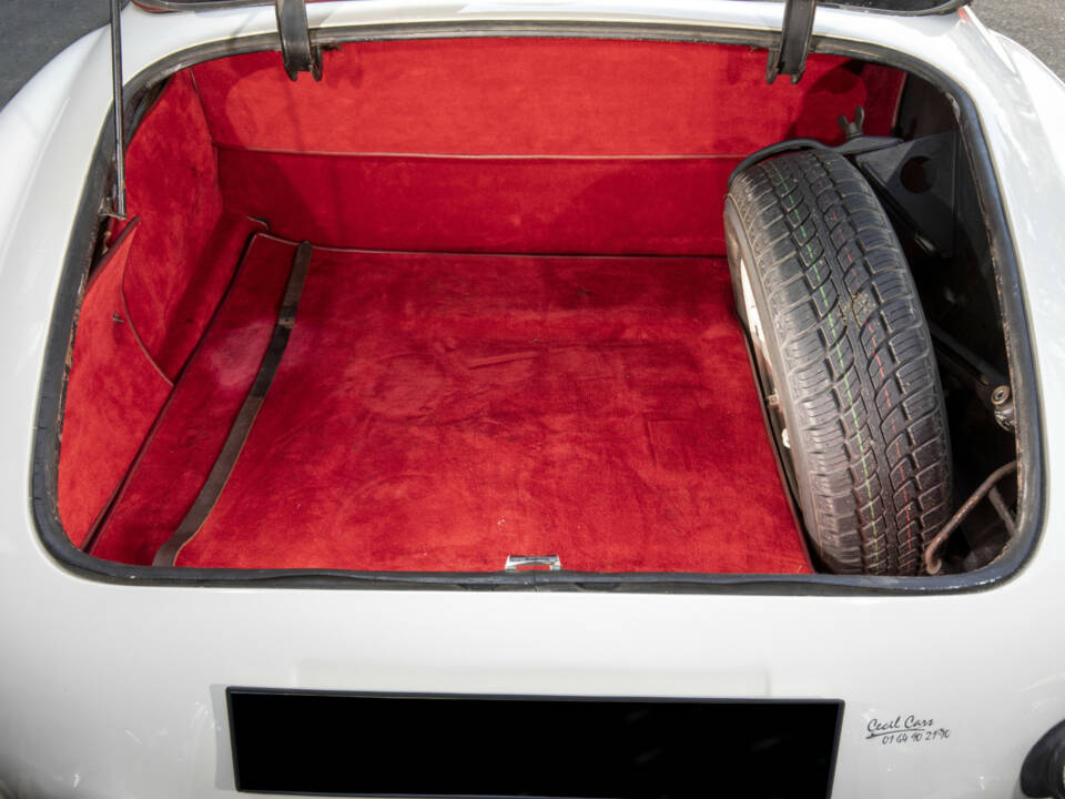 Image 18/19 of Mercedes-Benz 190 SL (1957)