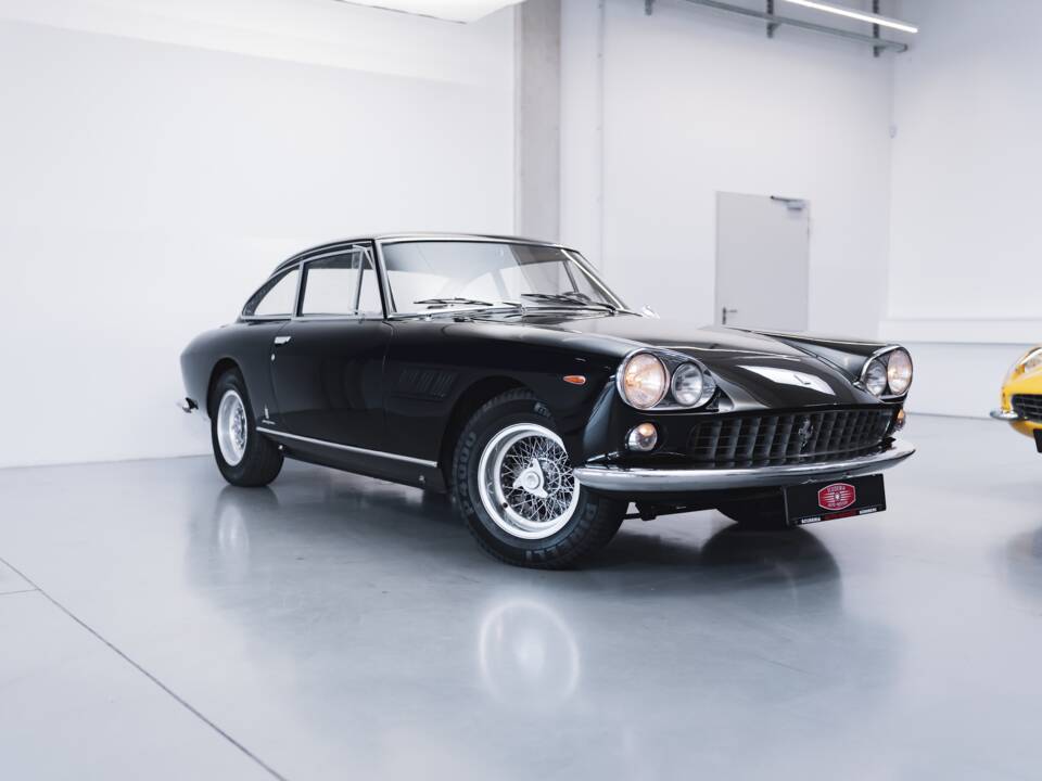 Image 33/100 of Ferrari 330 GT 2+2 (1965)
