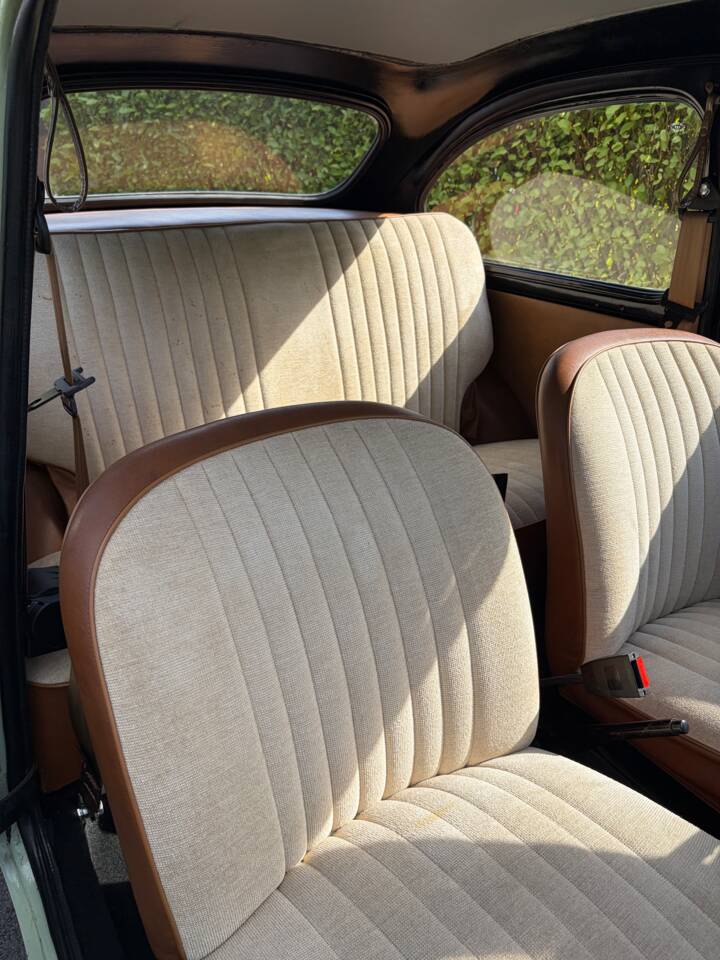 Image 18/24 of SEAT 600 D (1966)