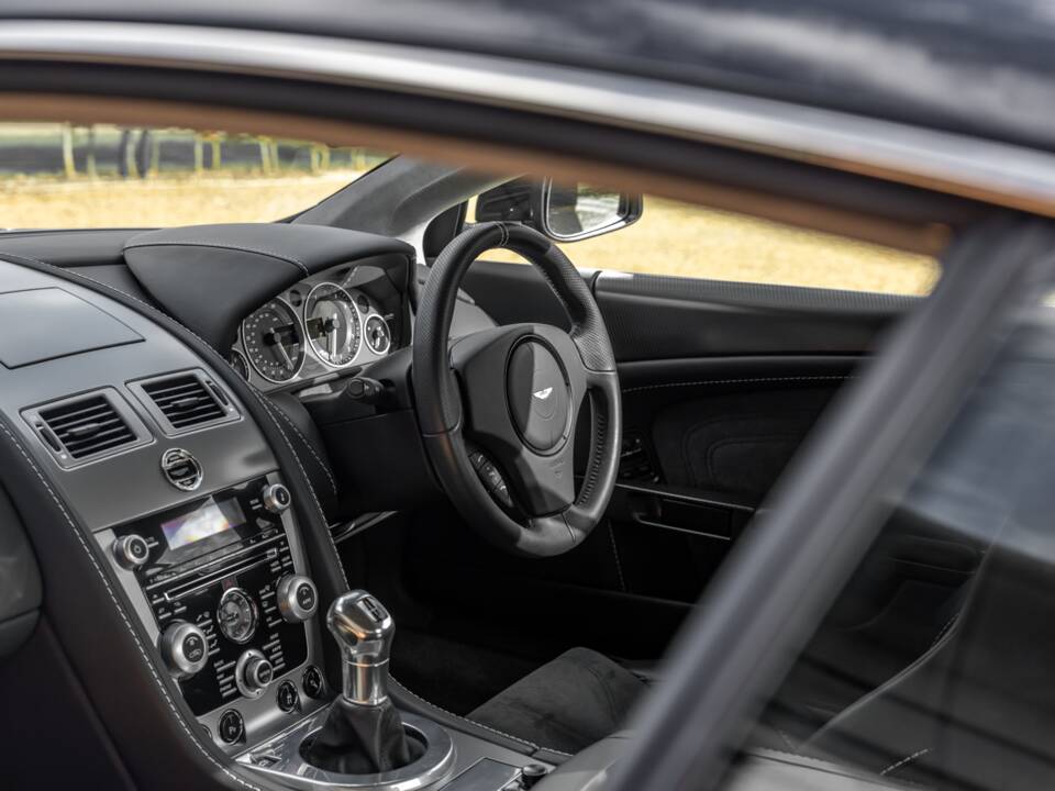 Image 34/77 of Aston Martin DBS (2009)