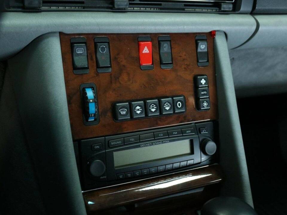Afbeelding 19/50 van Mercedes-Benz 560 SEC (1991)