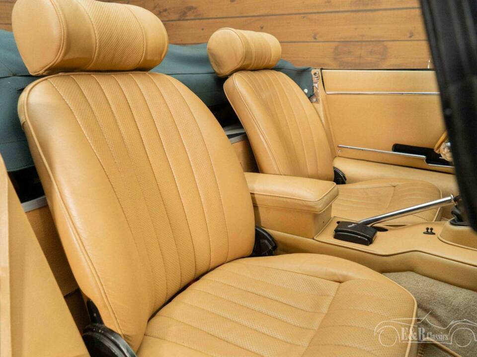 Image 16/19 of Jaguar E-Type (1970)