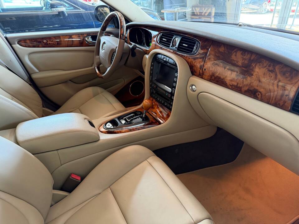 Image 17/19 de Jaguar XJ6 3.0 (2005)