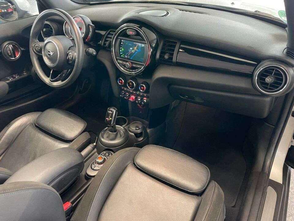 Image 14/19 of Mini Cooper (2019)