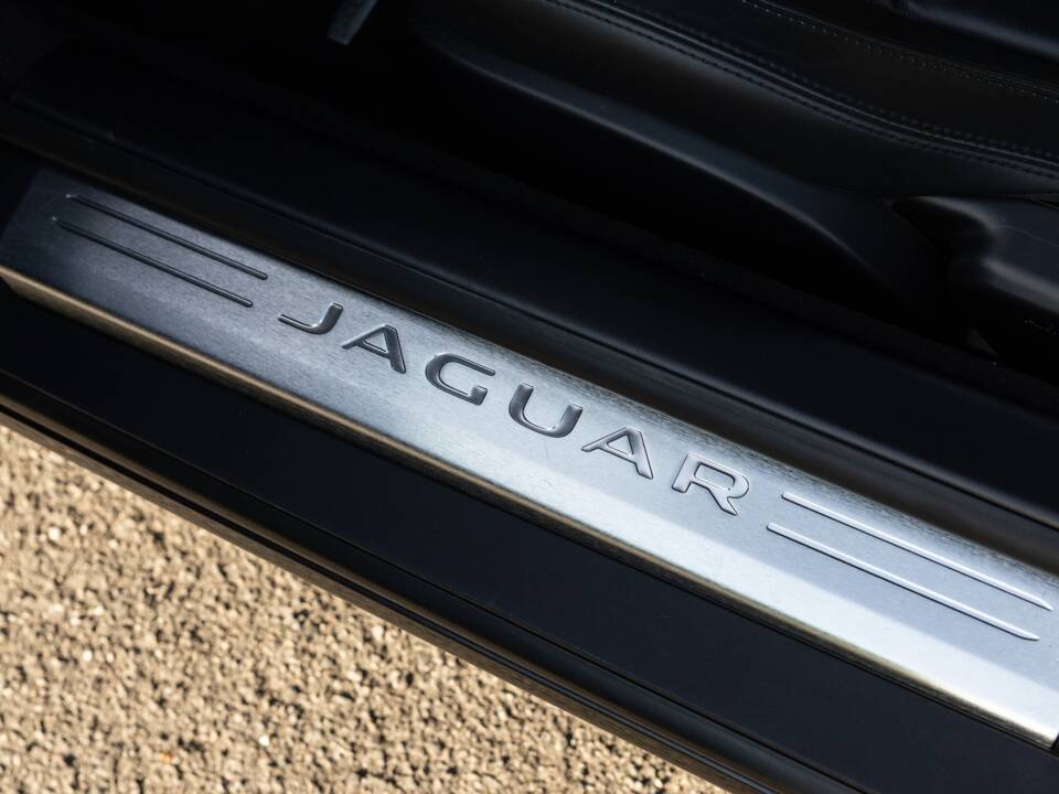 Image 40/45 of Jaguar F-Type (2016)