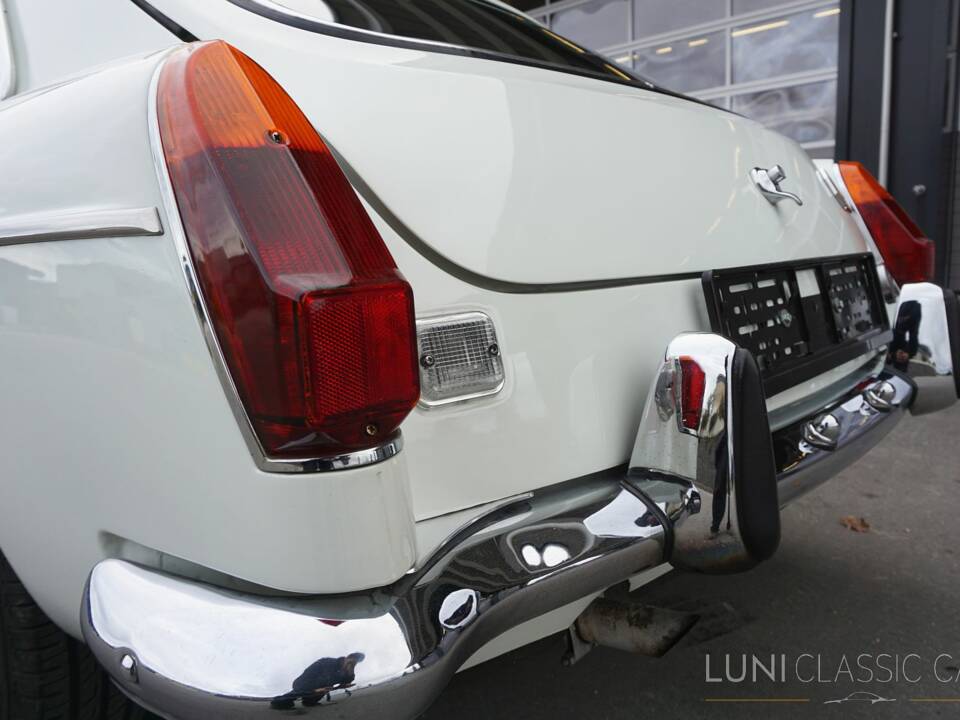 Image 25/54 de MG MGB GT (1974)