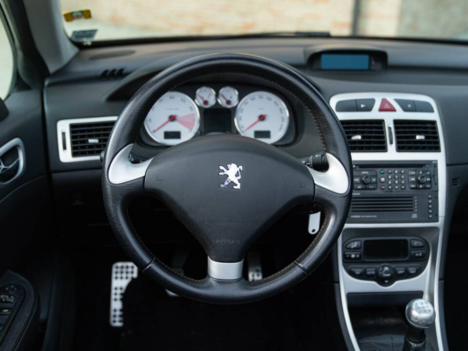 Bild 44/50 von Peugeot 307 CC 2.0i (2004)