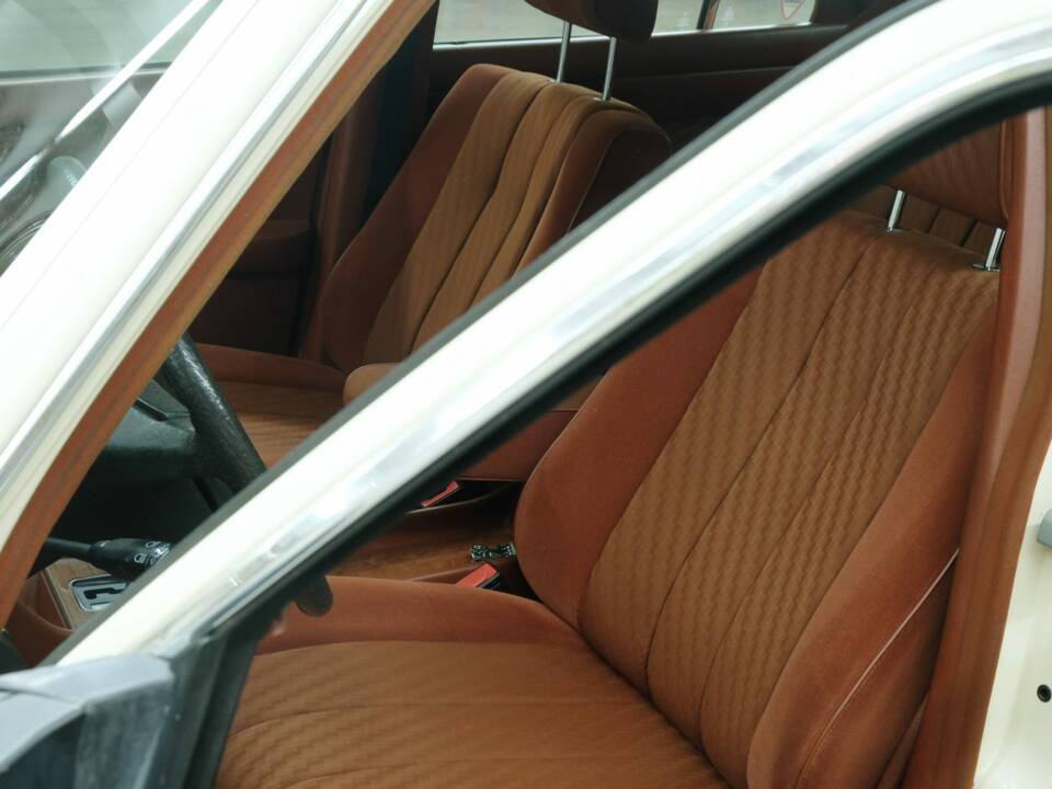 Bild 44/50 von Mercedes-Benz 380 SE (1980)