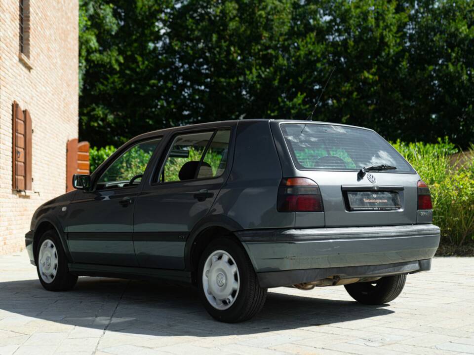 Obraz 6/37 pojazdu Volkswagen Golf III 1.6 (1997)