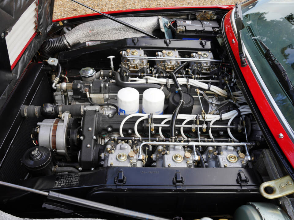 Image 15/50 of Ferrari 365 GT4 2+2 (1974)