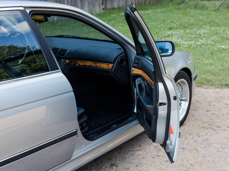 Bild 17/31 von BMW 528i (1996)
